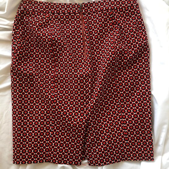 Woman's Ann Taylor Pencil Skirt - Picture 3 of 4